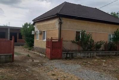 Casă cu 3 camere în Central