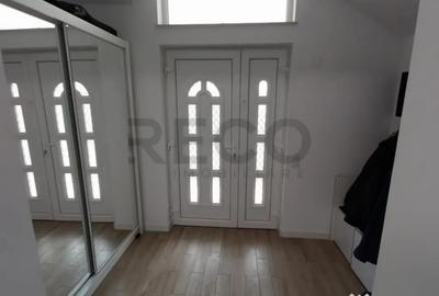 Casă cu 7 camere cu Teren 2203 Mp în Sântion - 8