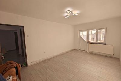 Apartament cu 3 camere decomandat în Fetești-Gară - 6