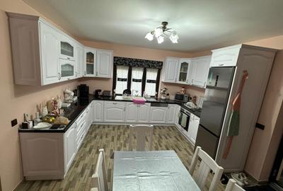 Casă cu 4 camere în 14 Mai - 6