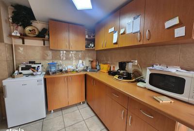 Casă cu 6 camere cu Teren 200 Mp în Central - 8