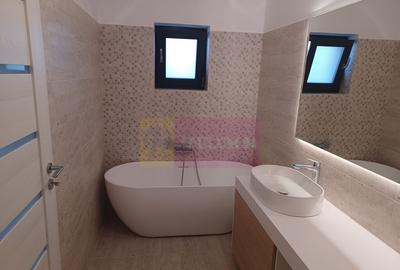 Casă cu 4 camere cu Teren 504 Mp în Săbăreni