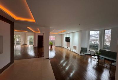 Casă cu 4 camere în Central - 2