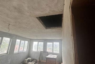 Casă cu 4 camere în Bistrița