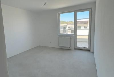 Apartament cu 3 camere semidecomandat în Florești - 1