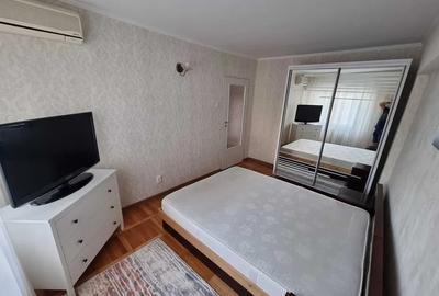 Apartament cu 3 camere decomandat în Granit
