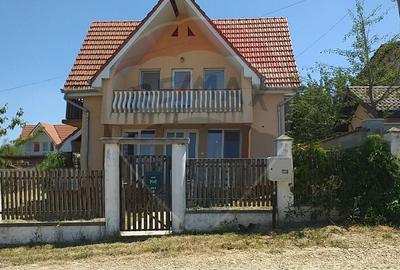 Casă individuală cu 5 camere în Paleu