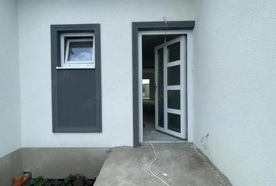 Casă cu 3 camere cu Teren 280 Mp în Moșnița Veche