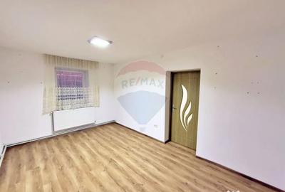 Casă cu 7 camere cu Teren 590 Mp în Macea - 8