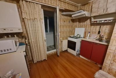 Apartament cu 3 camere decomandat în Buzaului