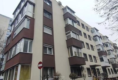 Apartament cu 3 camere semidecomandat în Dacia