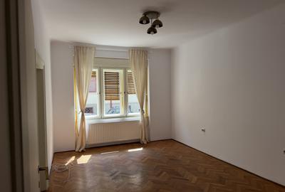 Apartament cu 3 camere decomandat, mobilat în Ultracentral