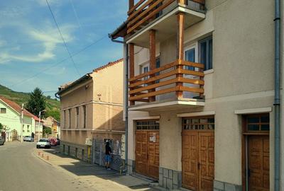 Casă cu 5 camere cu Teren 100 Mp în Central - 12