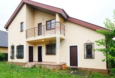 Casă individuală cu 5 camere în Tractorul