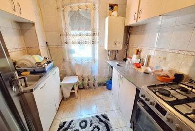 Apartament 3 camere, etaj 3 4, zona Bazinul de Inot Bacau