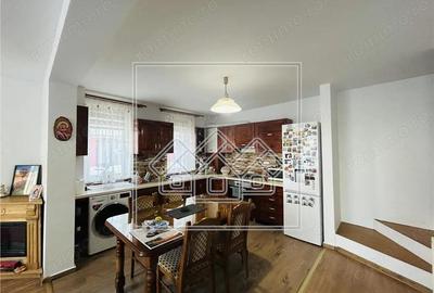 Casa cu 82 mp utili, gradina de 30 mp, Calea Cisnadiei - 1