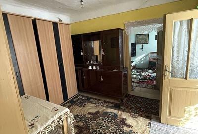 Casă cu 4 camere în Segarcea-Deal