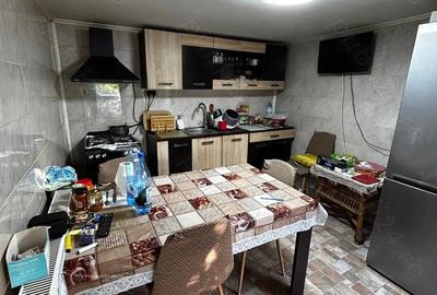 Casă cu 4 camere cu Teren 1070 Mp în Poiana - 1