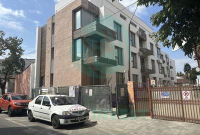 Apartament cu 3 camere semidecomandat în Eminescu