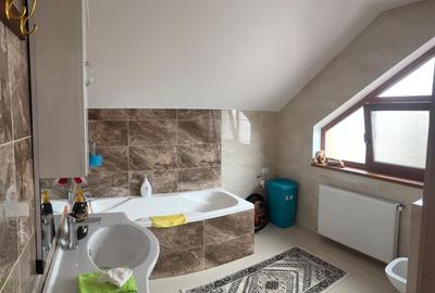 Casă individuală cu 5 camere cu Garaj în Tărlungeni - 9