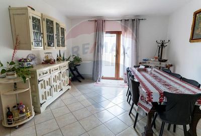 Casă individuală cu 6 camere cu Canalizare în Băcia - 9