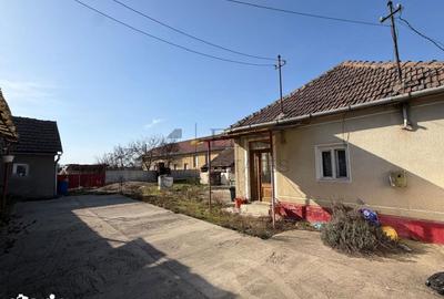 Casă cu 5 camere cu Teren 2195 Mp în Sânmartin - 2