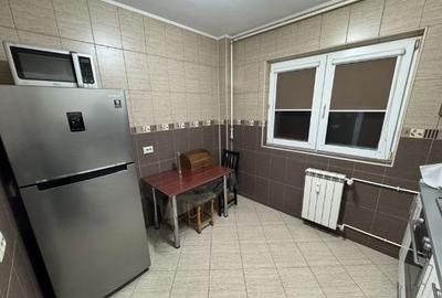 Apartament cu 3 camere semidecomandat, mobilat în Pantelimon