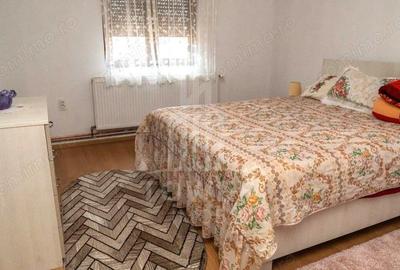 Casă cu 6 camere cu Teren 1700 Mp în Roșia - 2