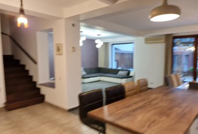 Casă cu 5 camere cu Canalizare în Central - 12