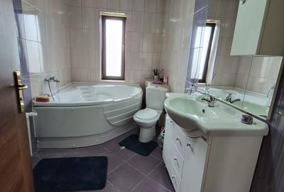 Casă cu 5 camere cu Teren 700 Mp în Malu Mare - 2