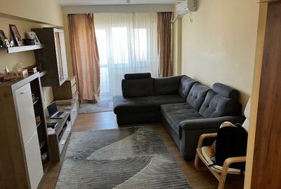 Apartament cu 3 camere decomandat, mobilat în Soarelui
