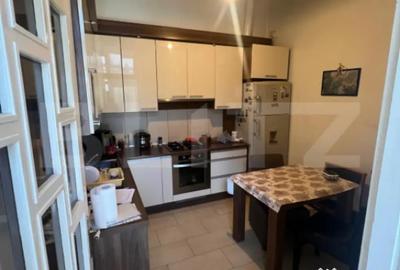 Casă cu 8 camere cu Teren 1000 Mp în Central