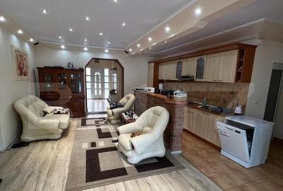 Proprietate de excep?ie cu casa spa?ioasa, piscina ?i - 2