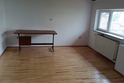 Spațiu comercial, de 50 mp, în Central - 2