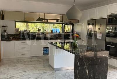 Casă individuală cu 8 camere cu Canalizare în Borhanci - 1