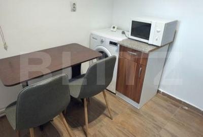 Apartament cu 3 camere semidecomandat în Craiovița Nouă - 1