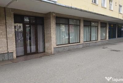 Spațiu comercial, de 120 mp, în Central - 4