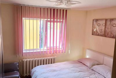 Apartament cu 3 camere decomandat în Tractorul - 7