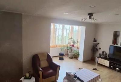 Apartament cu 4 camere decomandat în Dâmbu Pietros - 2