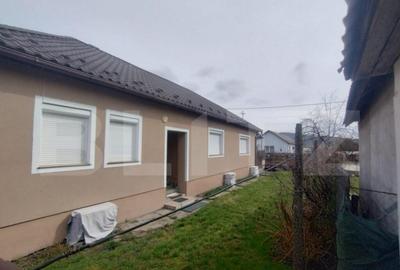 Casa 3 camere,120mp utili,1300 mp de teren intravilan,zona S - 9