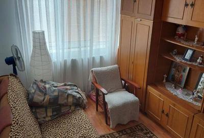 Apartament 3 camere, semidecomandat, 56mp, Campina - 1