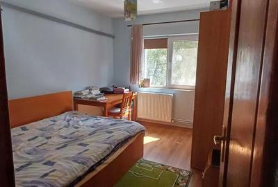 Apartament cu 3 camere decomandat în Casa de Cultură