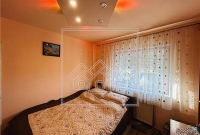 Ap decomandat, 3 camere, 2 balcoane si pivnita - V. Aaron - 15