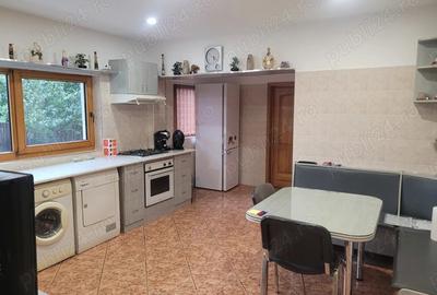 Casă cu 6 camere cu Teren 1300 Mp în Central - 11