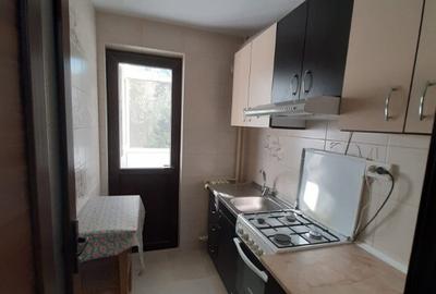 Apartament cu 2 camere semidecomandat în Podu Roș
