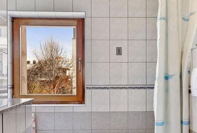 Apartament cu 8 camere semidecomandat, mobilat în Capitale - 20