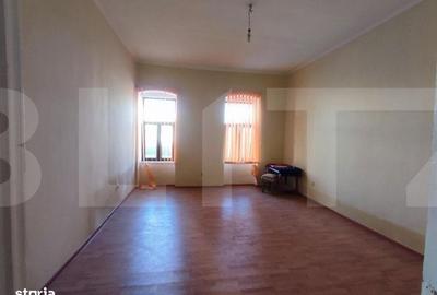 Spațiu comercial, de 83 mp, în Central - 4