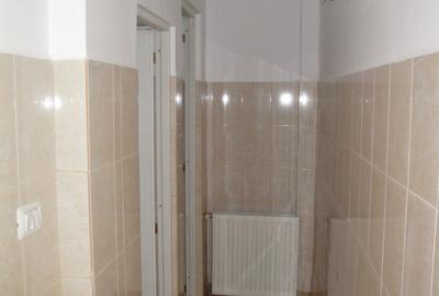 Spațiu comercial, de 99 mp, în Central - 4