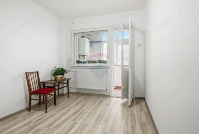 Apartament cu 3 camere de vanzare in zona Palat - 3