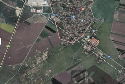 Teren de 48100 mp, în Central
